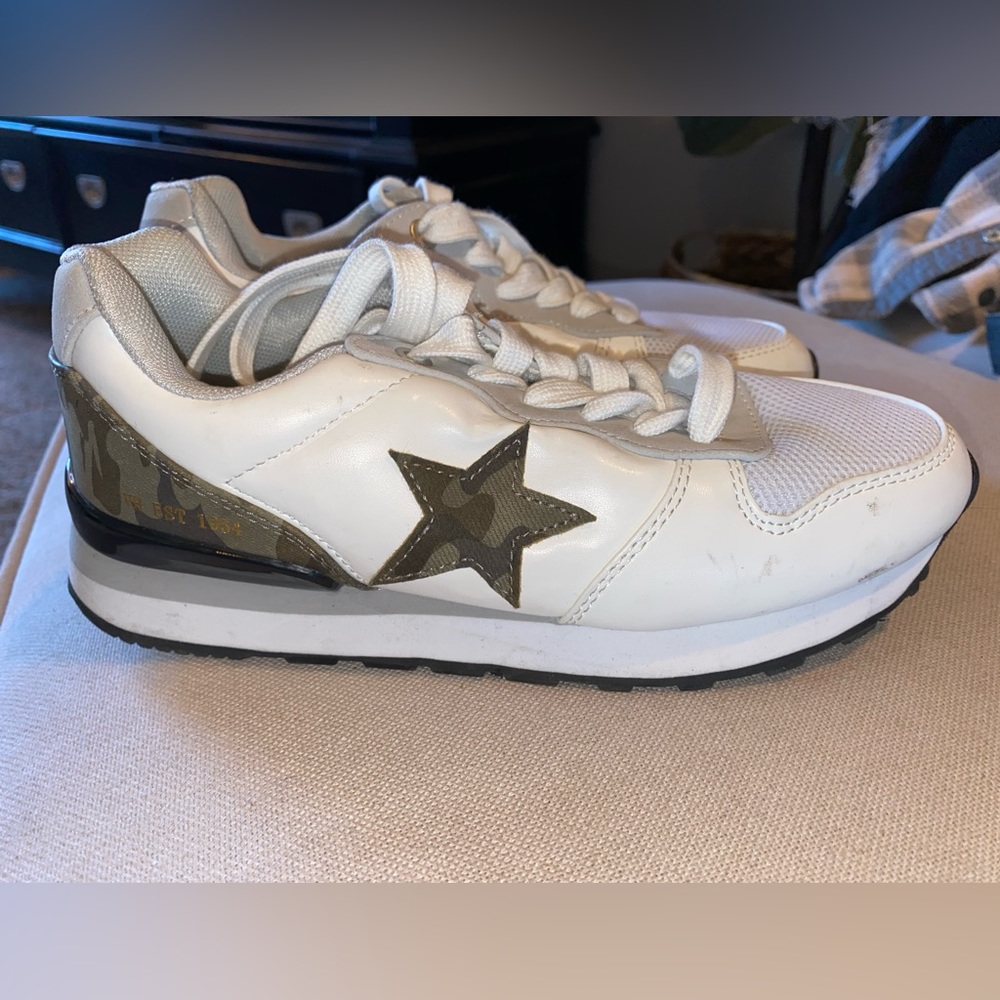 Camo Vintage Havana Sneakers 6 Never Worn